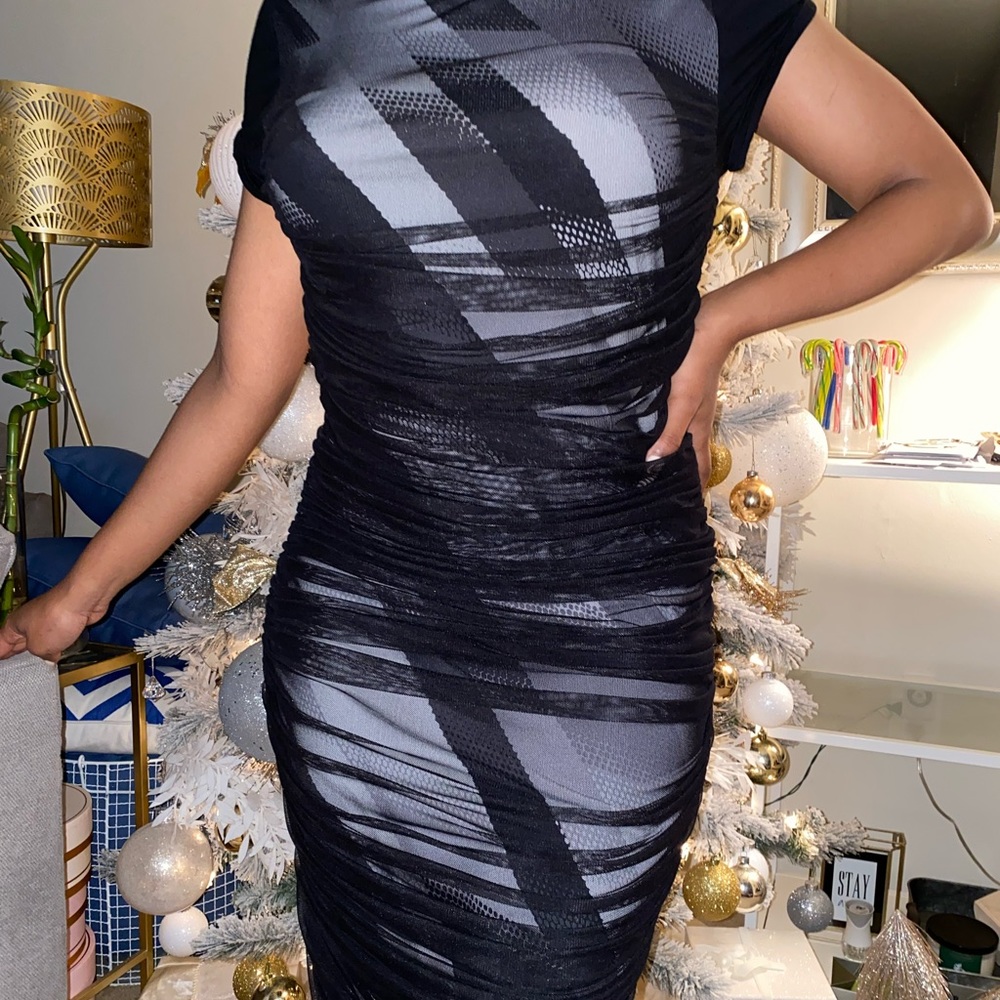 Super cute BCBG ruche black and white dress